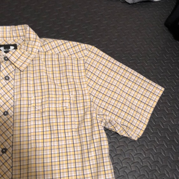 under armor button down - Picture 6 of 8